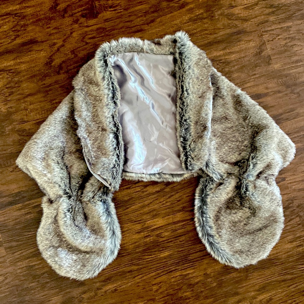 JJS house faux fur shawl